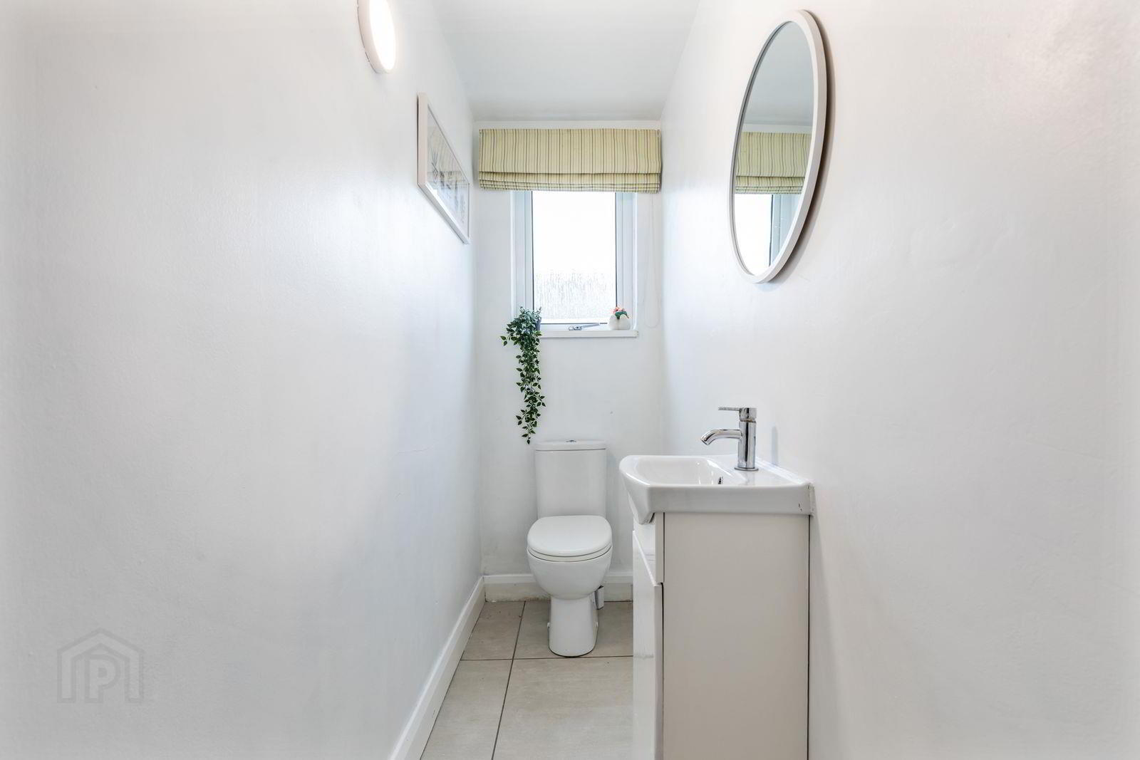 13 Roseville Avenue 3 of 25