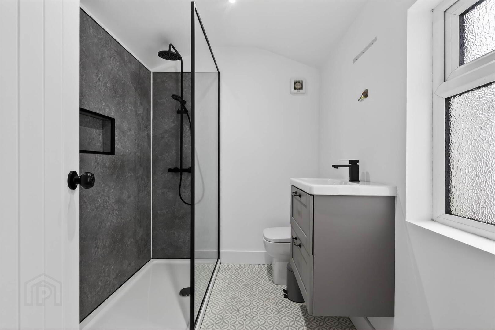 32 Dunraven Avenue 15 of 16