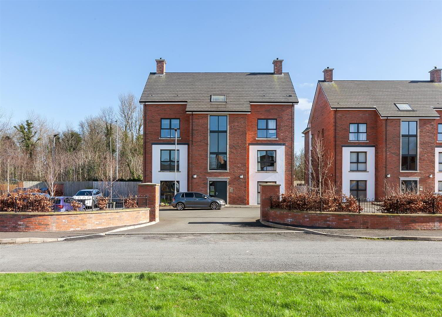 66 Loughshore Manor 1 of 15
