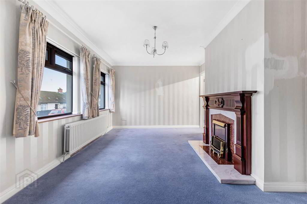17 Springwell Crescent 3 of 11