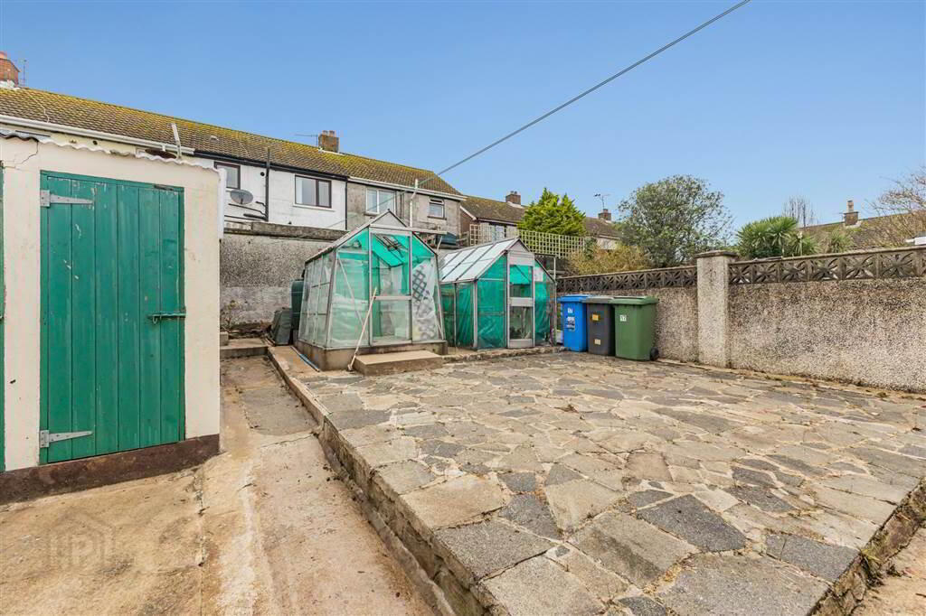 17 Springwell Crescent 11 of 11