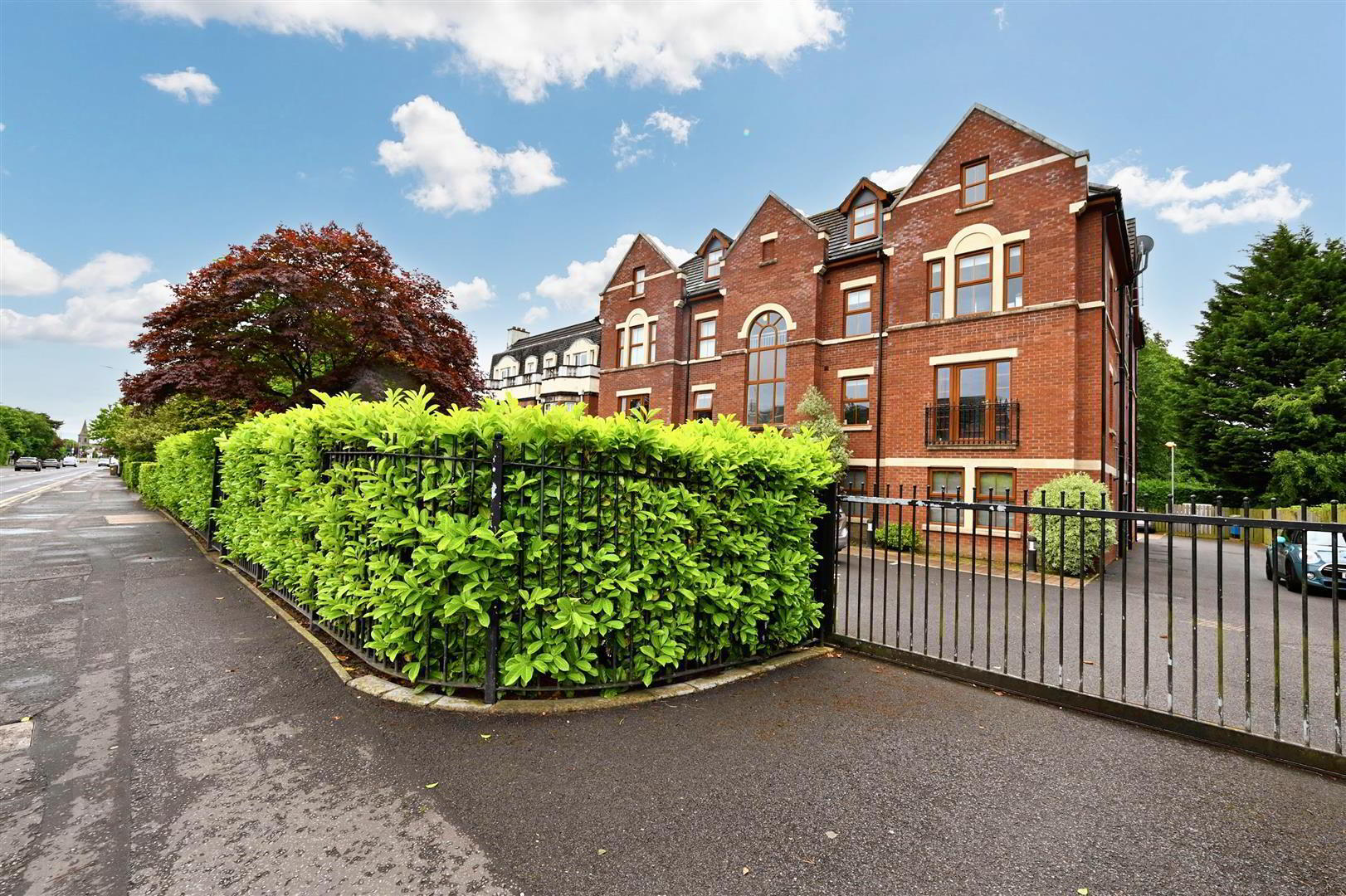 Apt 15, 22 Upper Lisburn Road 1 of 16