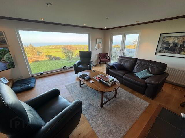 Vine Cottage, 329 Middle Road 3 of 51