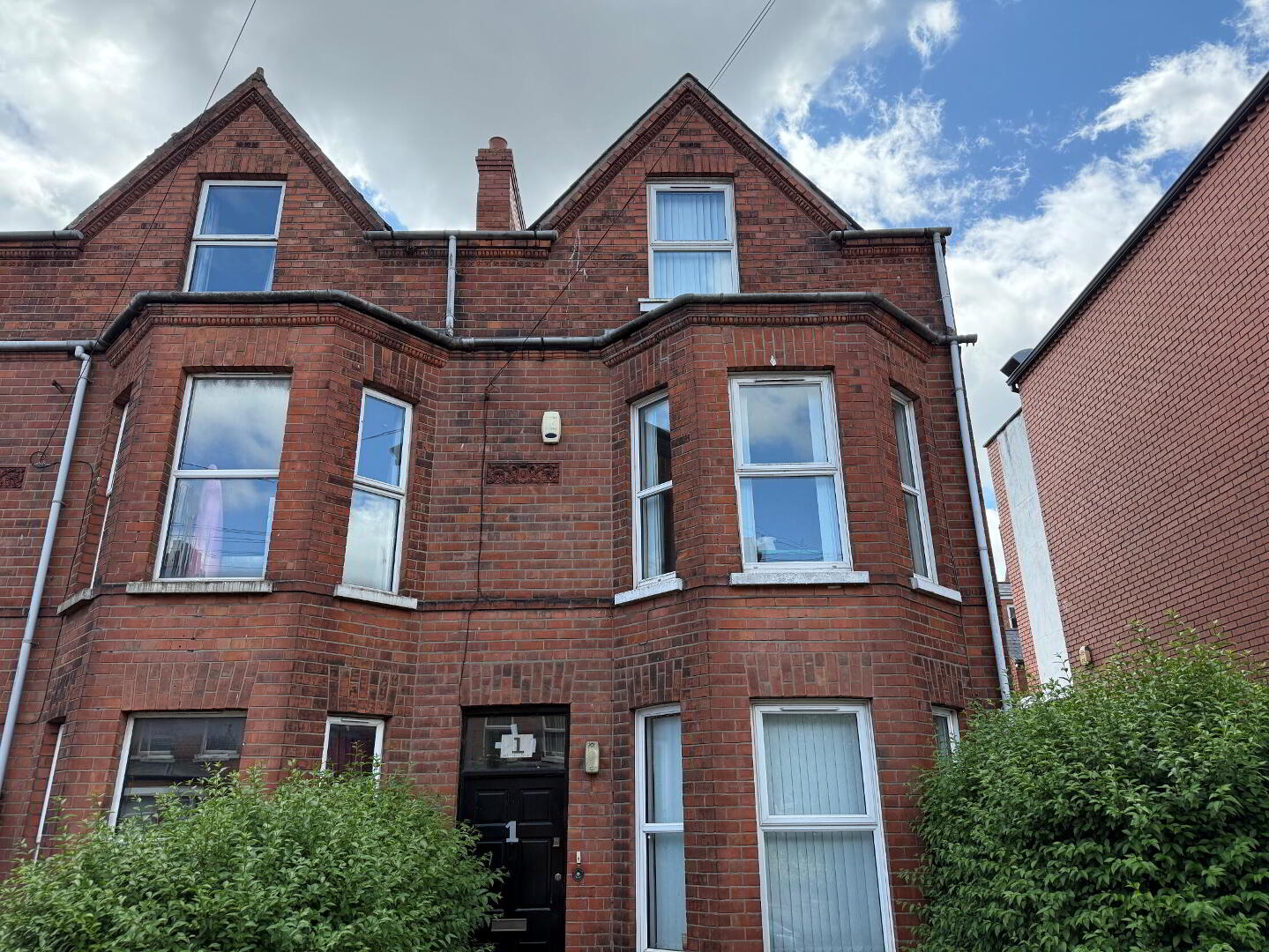 1 Sandhurst Drive 1 of 34