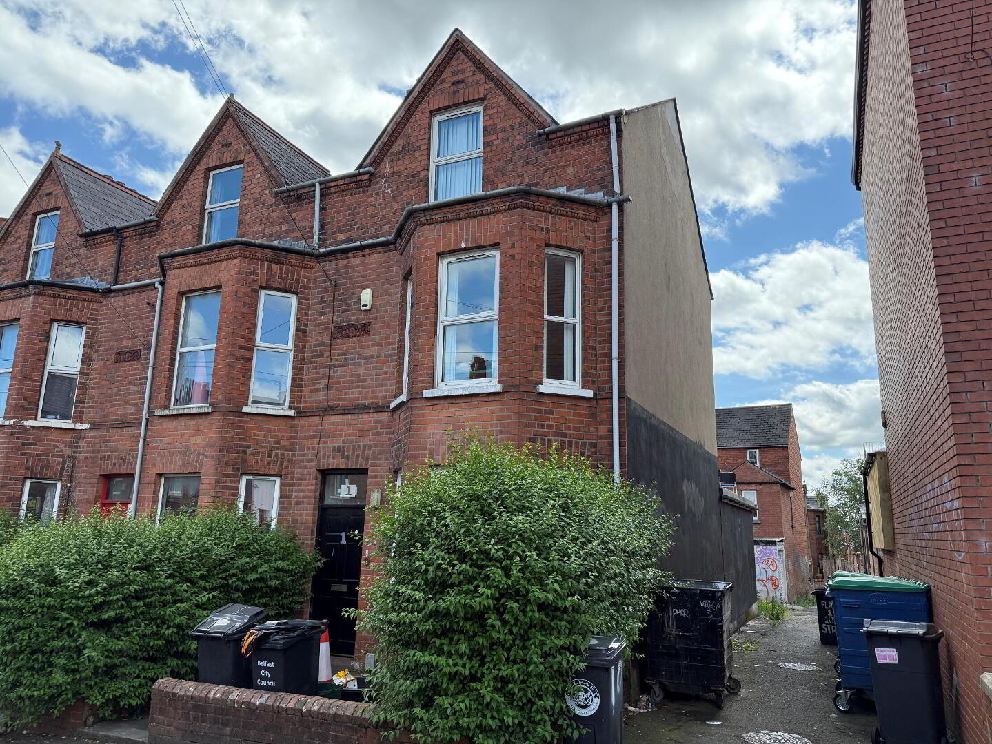 1 Sandhurst Drive 2 of 35