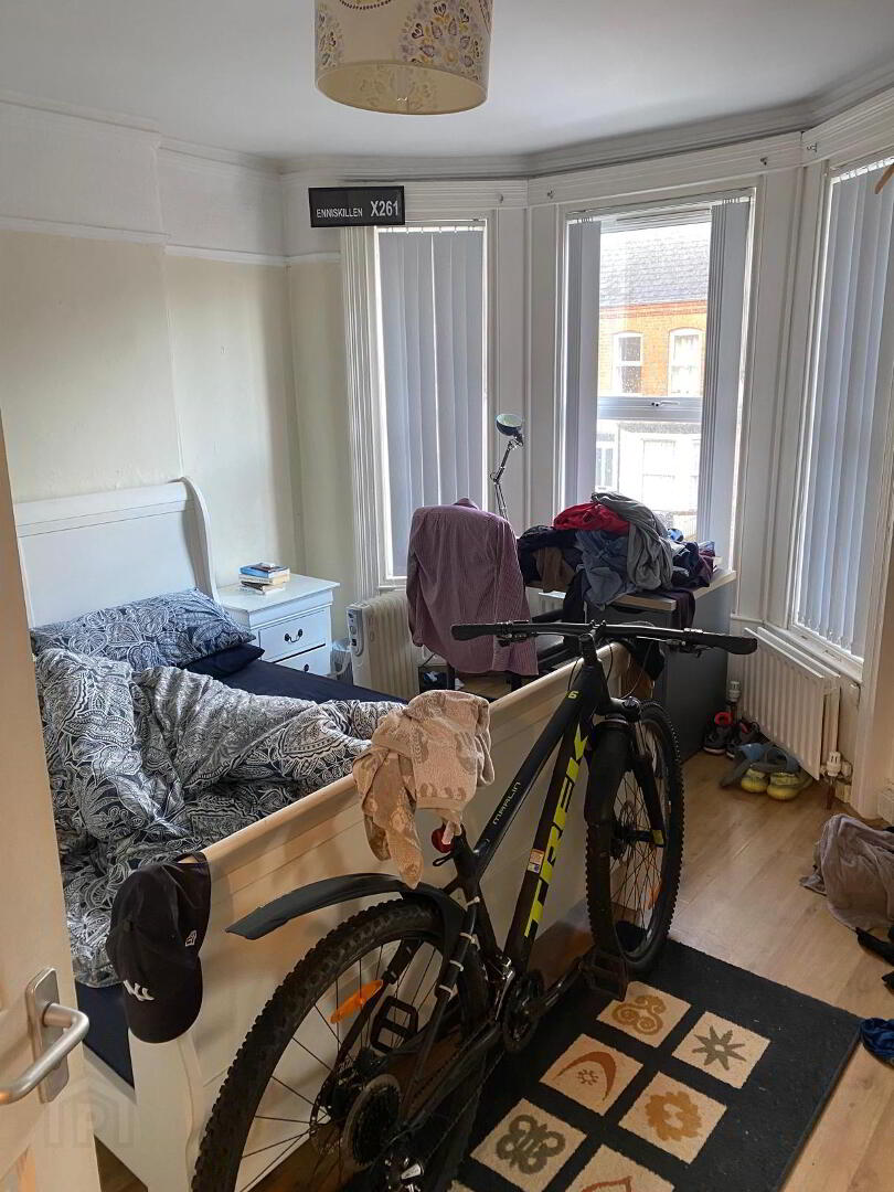 1 Sandhurst Drive 3 of 35