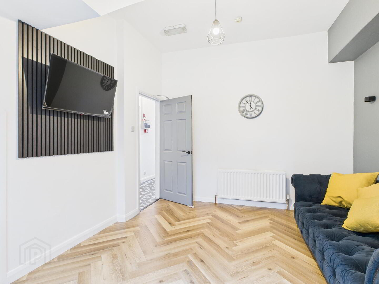 Room 1, 419 Woodstock Road 3 of 17
