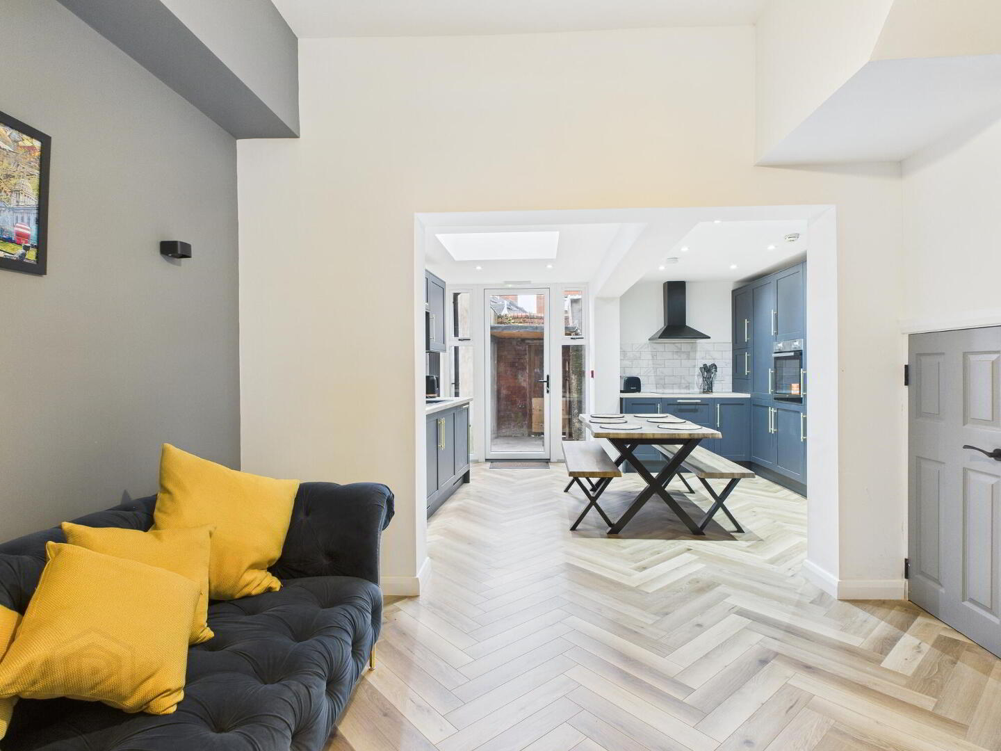 Room 1, 419 Woodstock Road 1 of 18