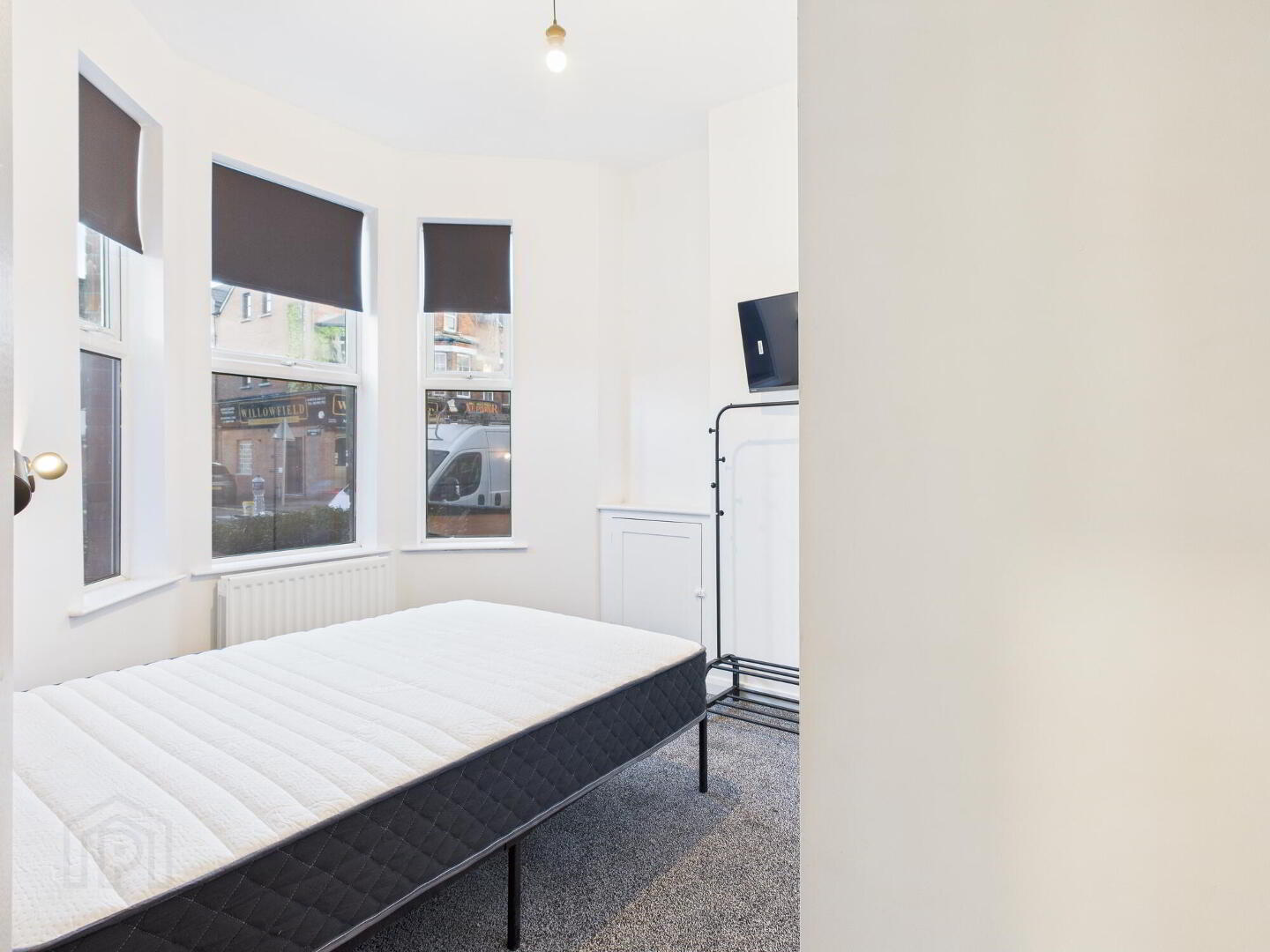 Room 1, 419 Woodstock Road 18 of 18