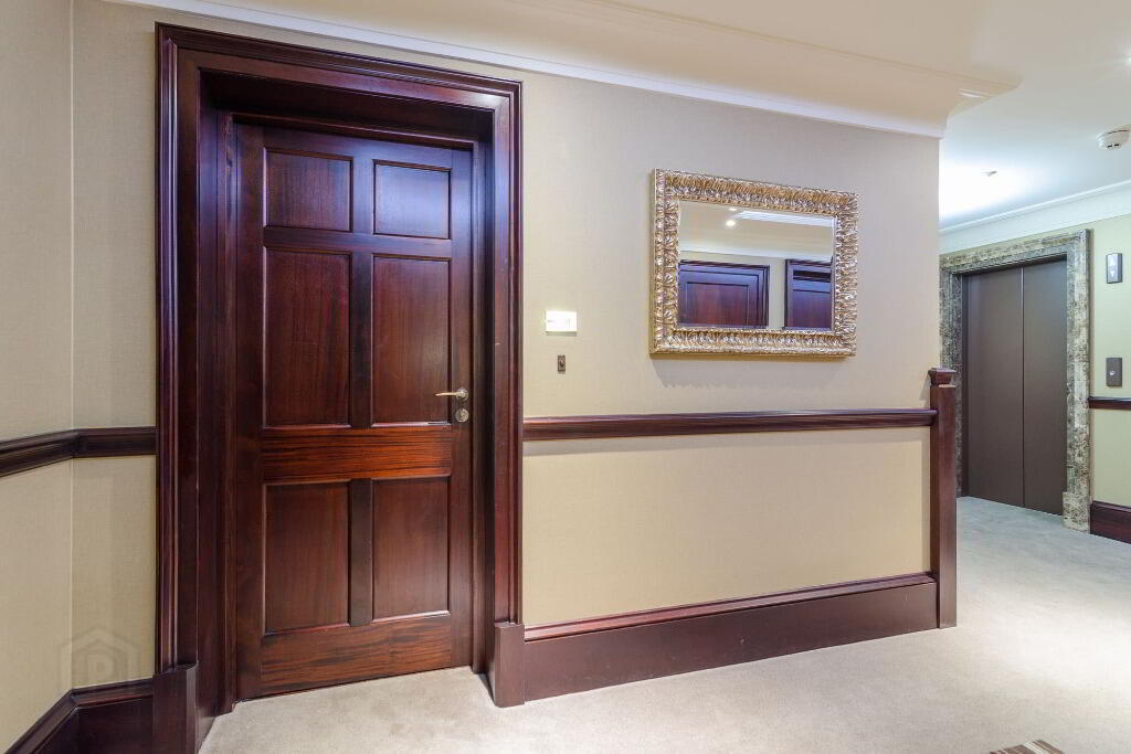 Apt 10 Custom House, Square 3 of 26