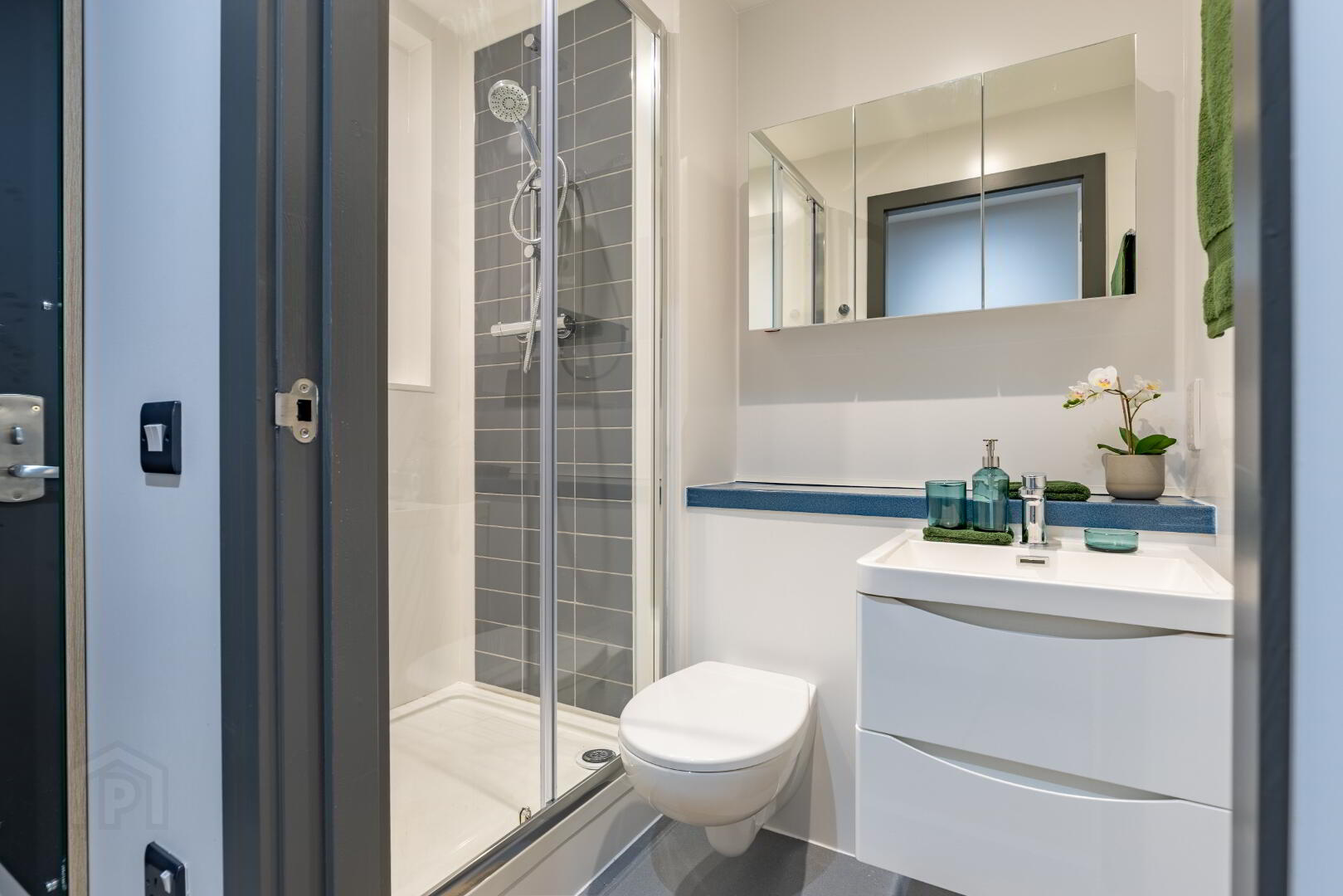 Classic En Suite, Biscuit Factory 14 of 14