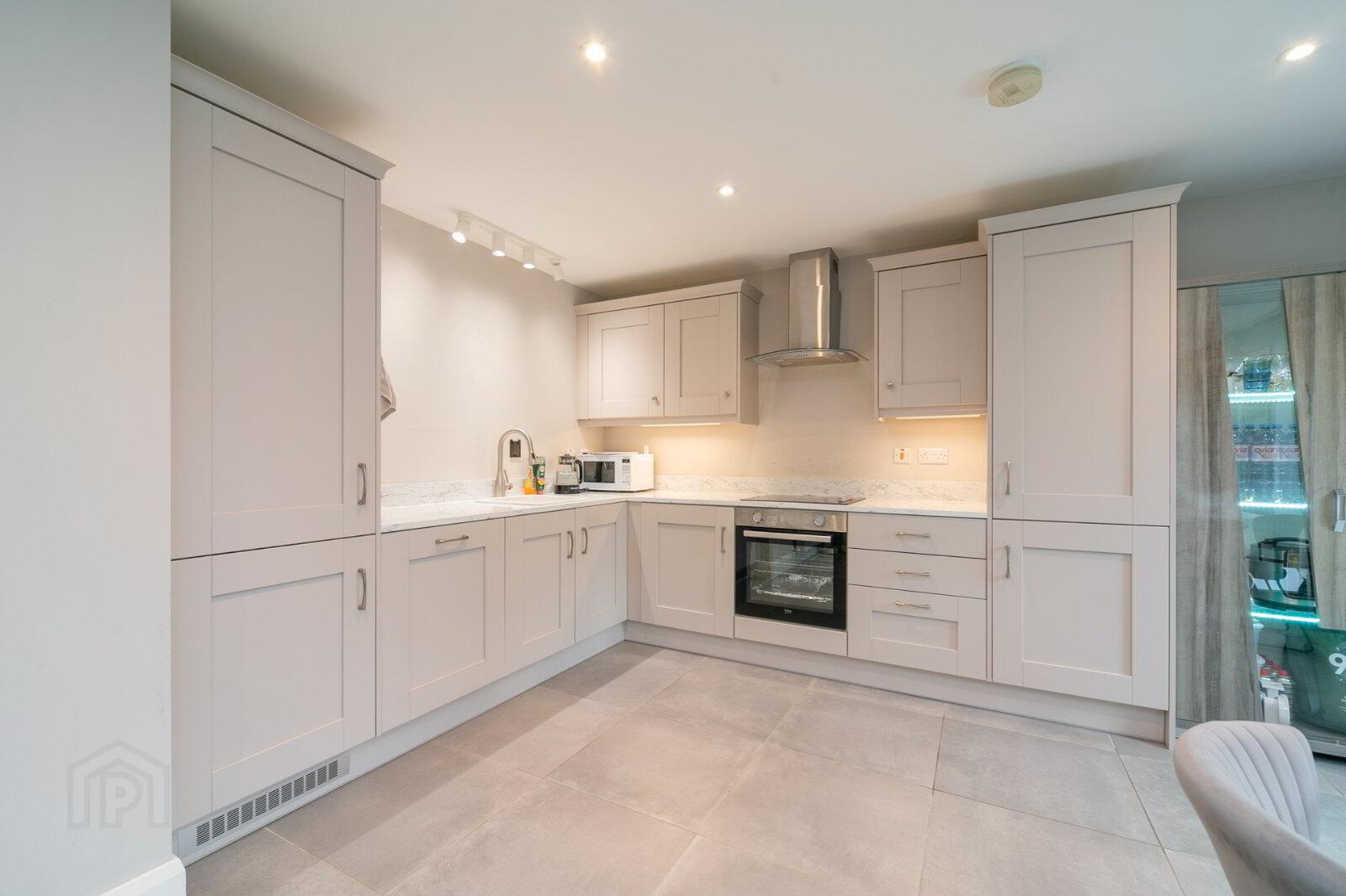 Apartment 1 21B Wellington Park Terrace 3 of 8