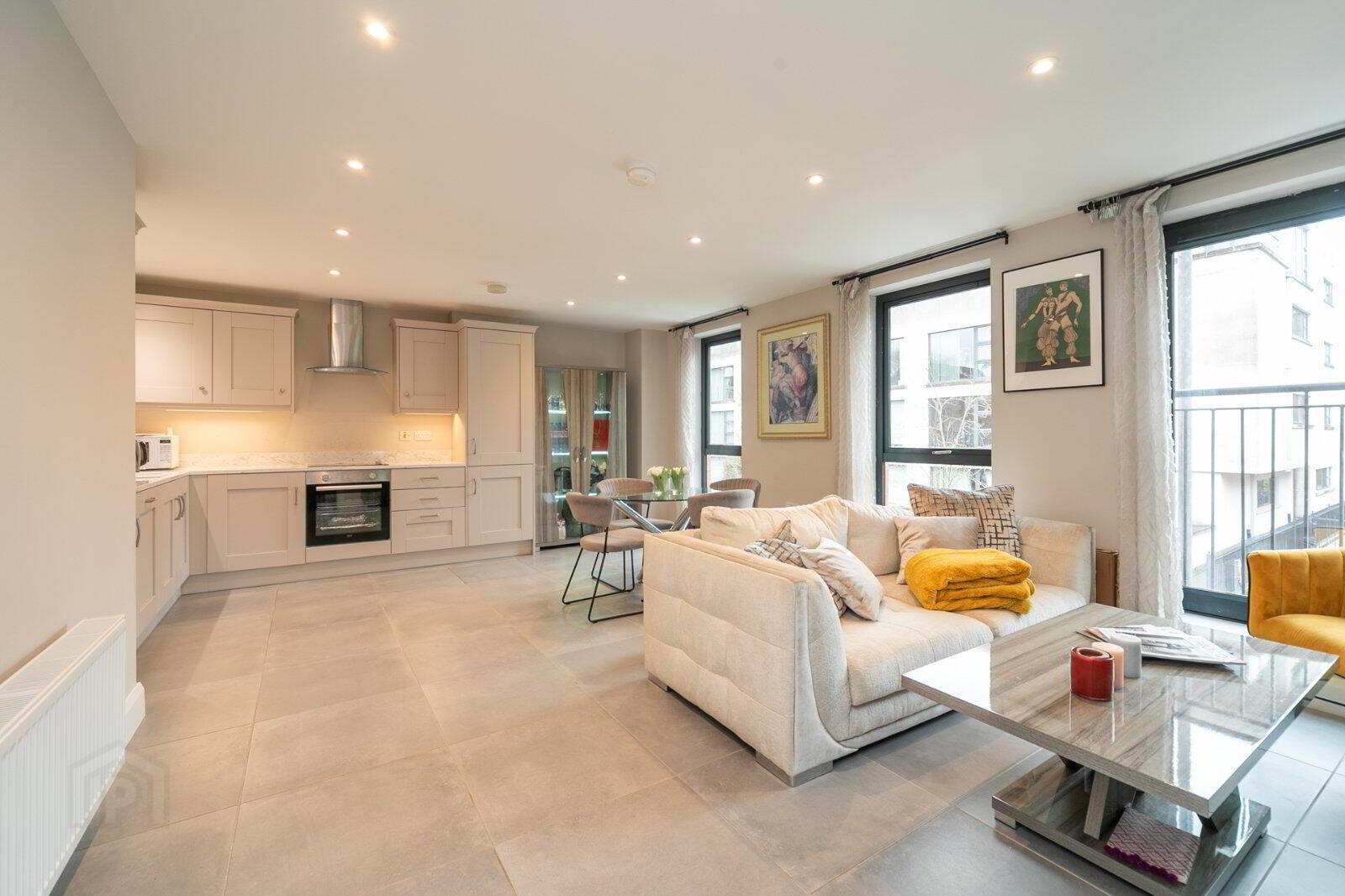 Apartment 1 21B Wellington Park Terrace 2 of 8