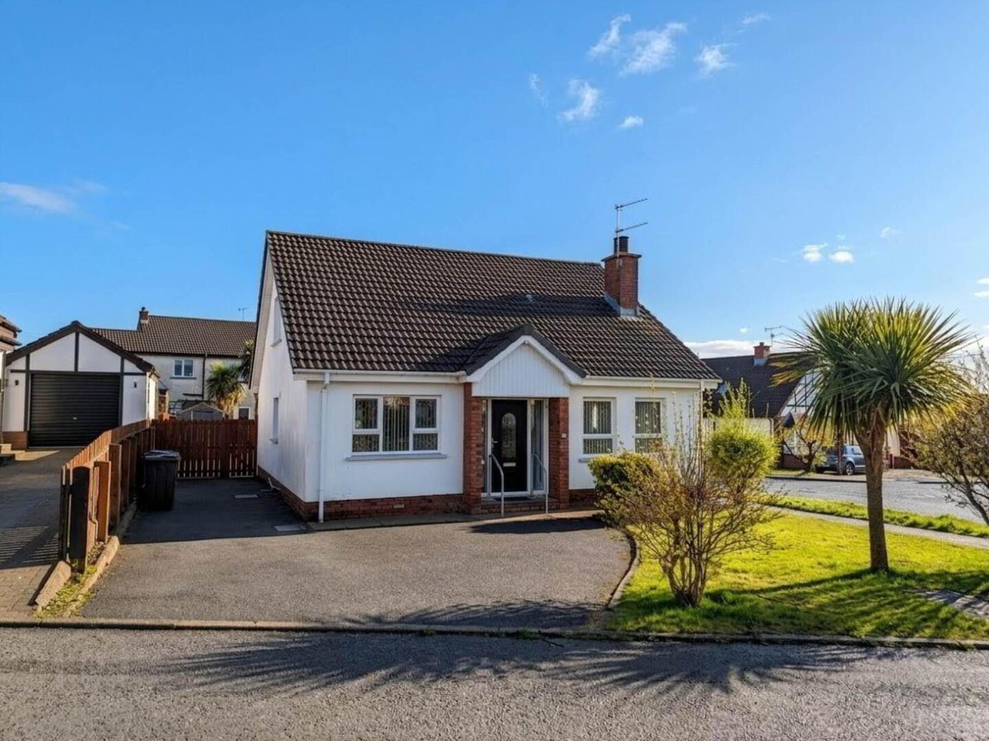 48 Broadlands Gardens 1 of 17