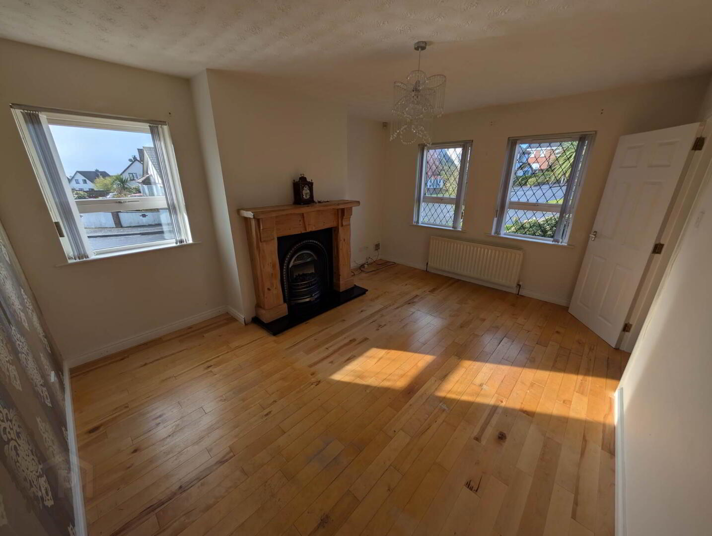 48 Broadlands Gardens 3 of 17