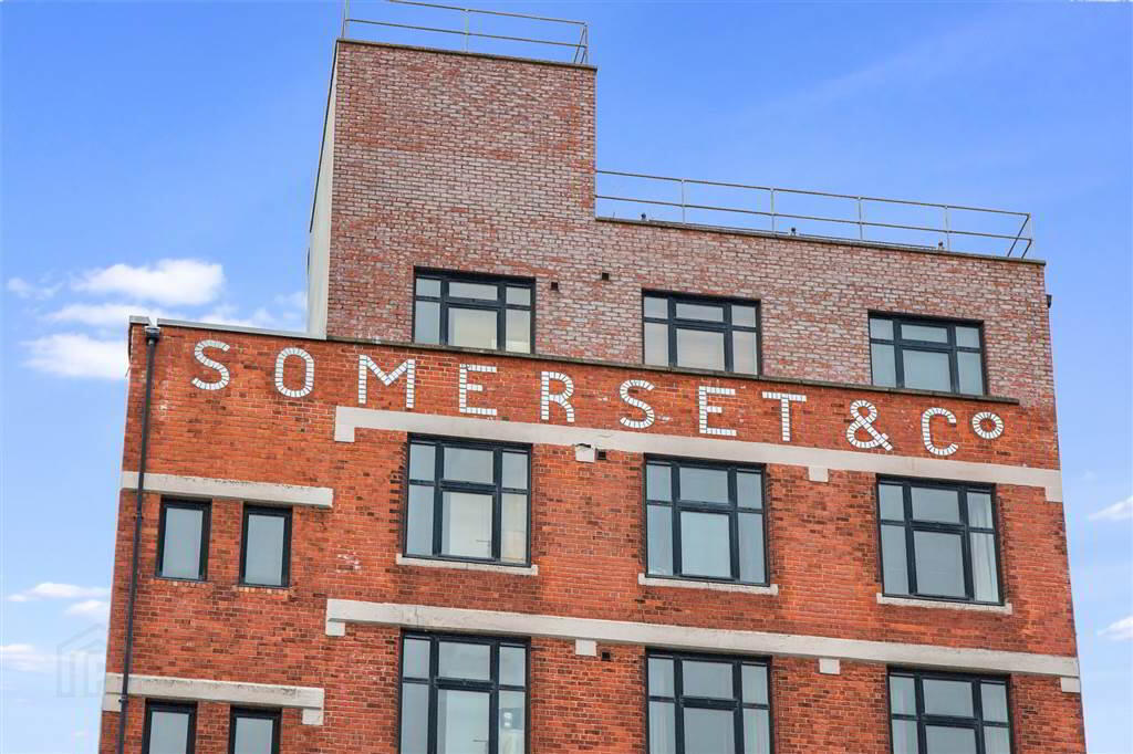 207 Somerset Studios 16 of 16