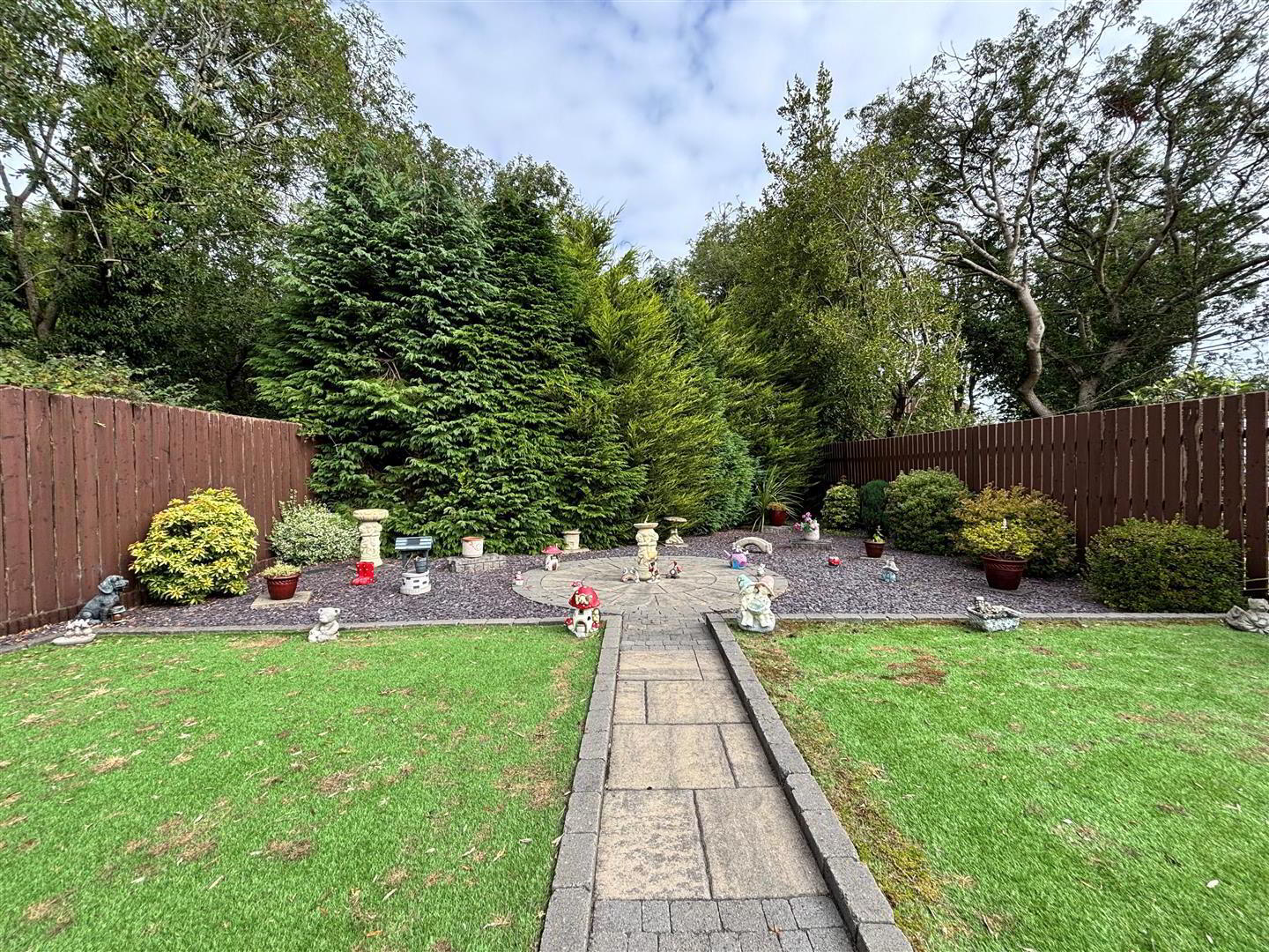 13 Sunningdale Gardens 21 of 22