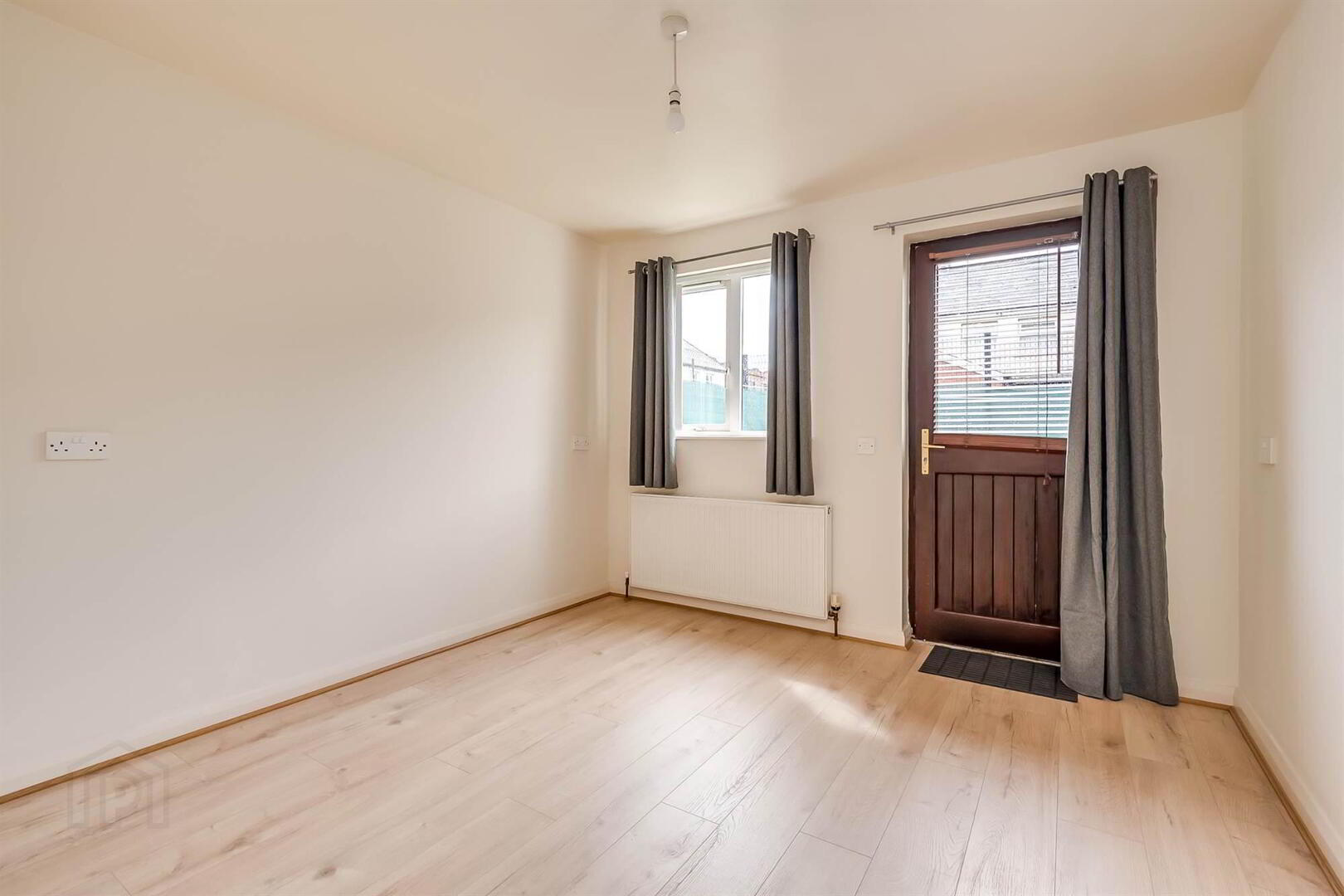 21 Maldon Court 2 of 13