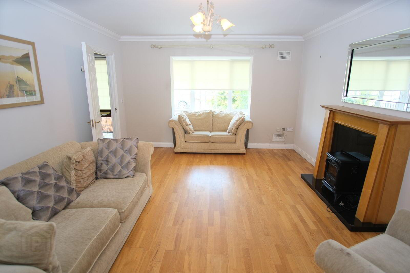 8 Ashvale Court 3 of 17