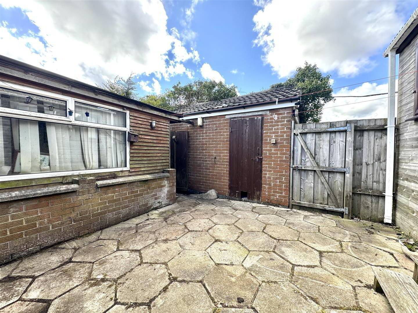15 Abbeydale Park 11 of 12