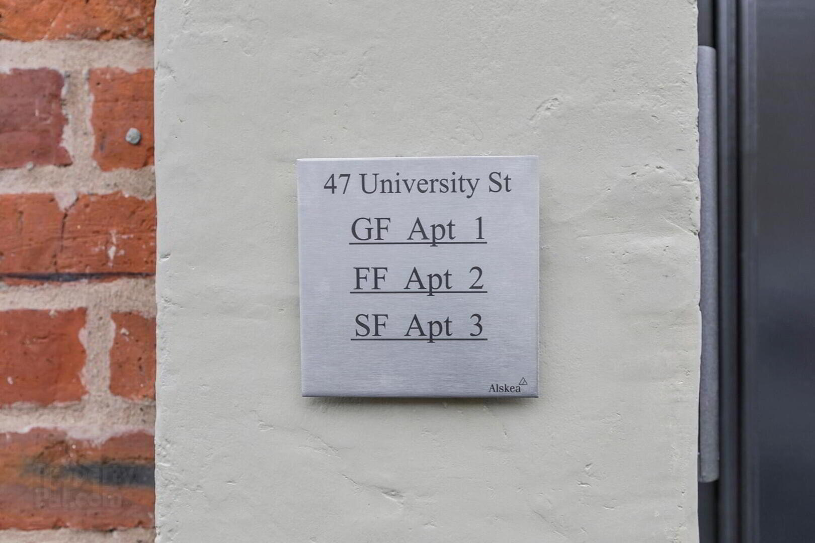 Apt 1, 47 University Street 2 of 12