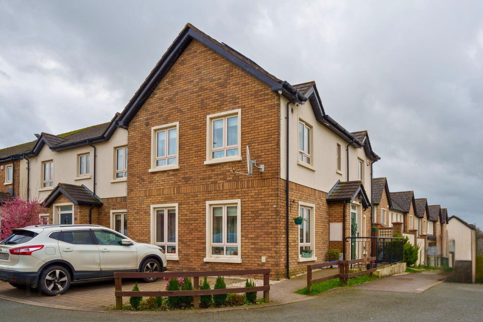 11 Cois Glaisn Lawn 2 of 28