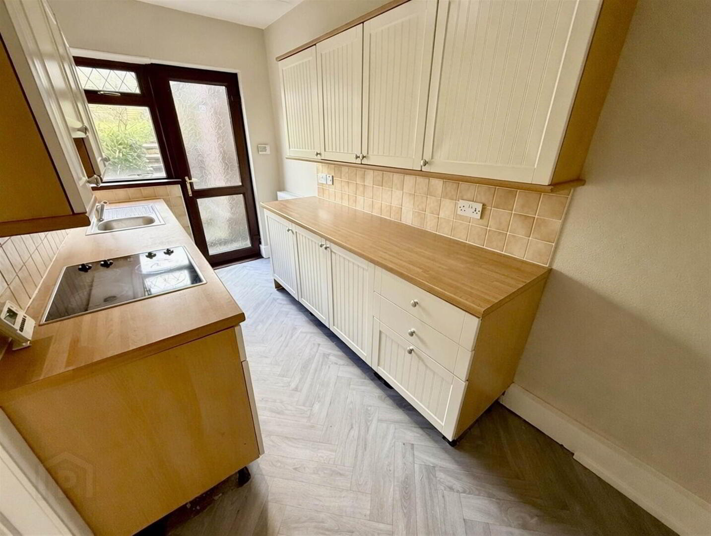 4 Tullyard Way 3 of 11