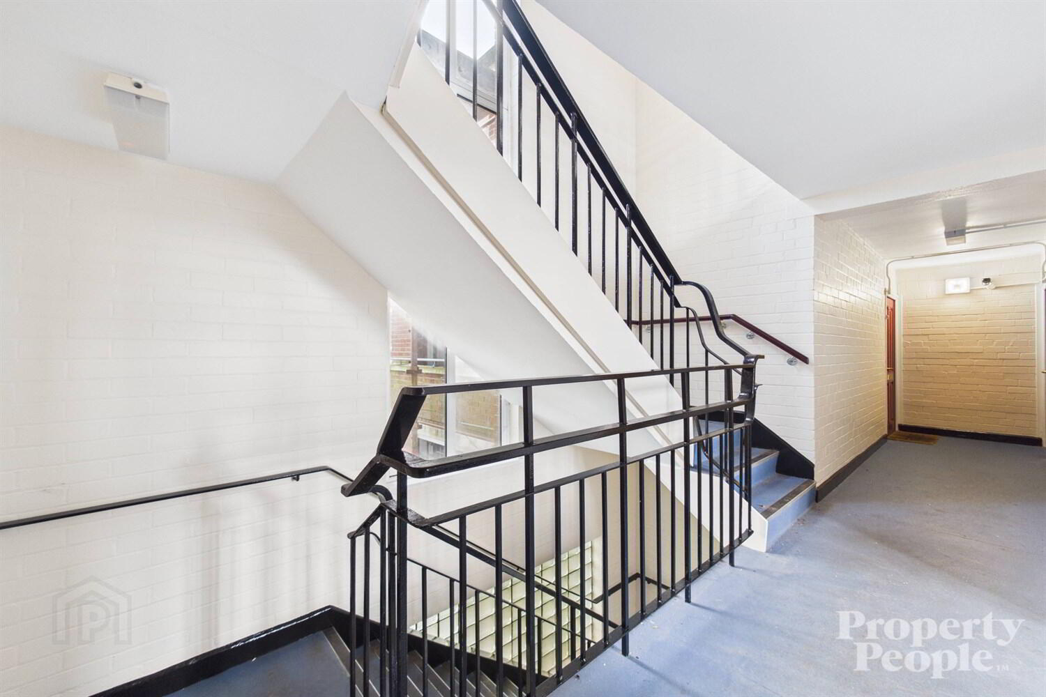 APT 4, Kansas Avenue 3 of 25