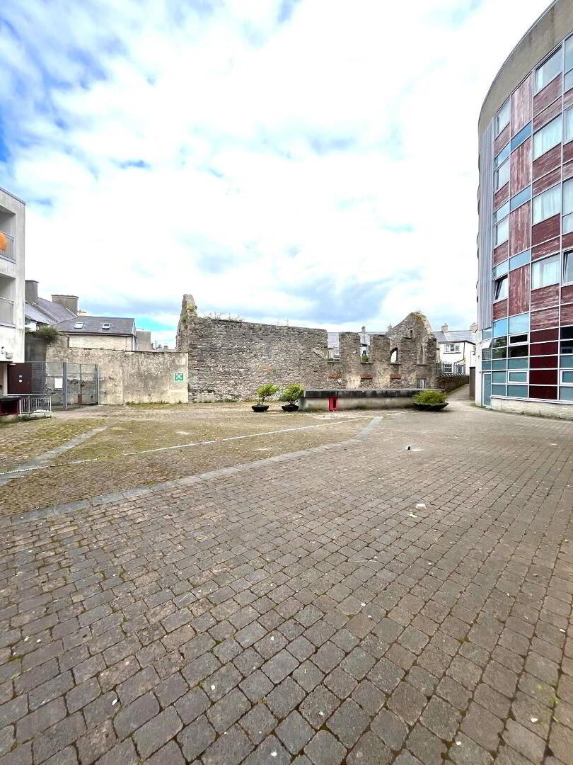 Apartment 3 Block B City Gate 8 of 9