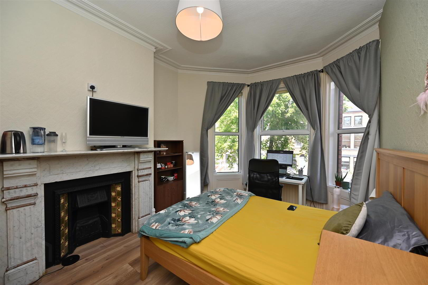Room 3, 9 Eglantine Avenue 6 of 7