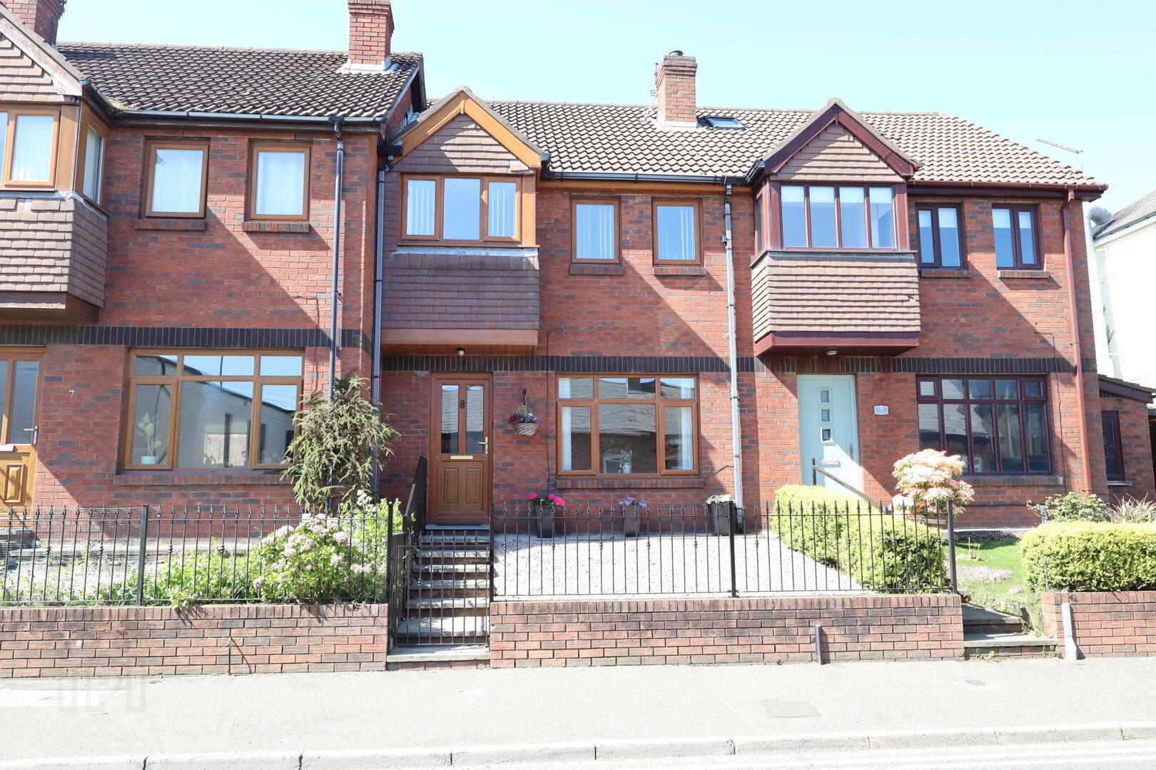 8 Old Manse Court 1 of 18