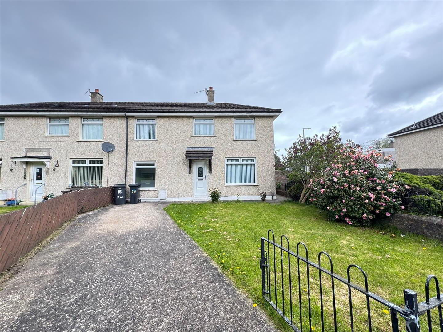 16 Rathdrum Park 1 of 12