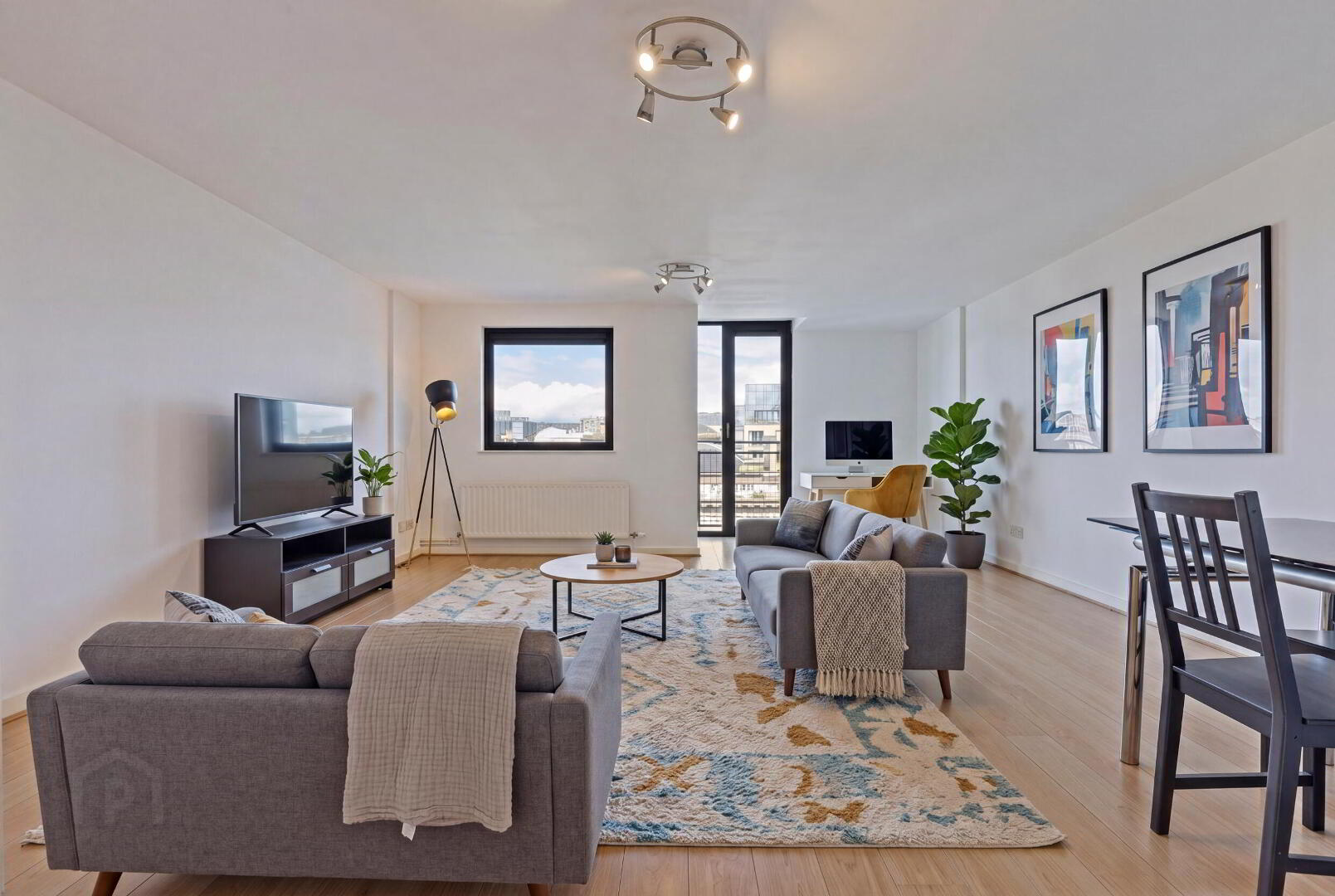 Apt 59, 17 Queens Square 3 of 27