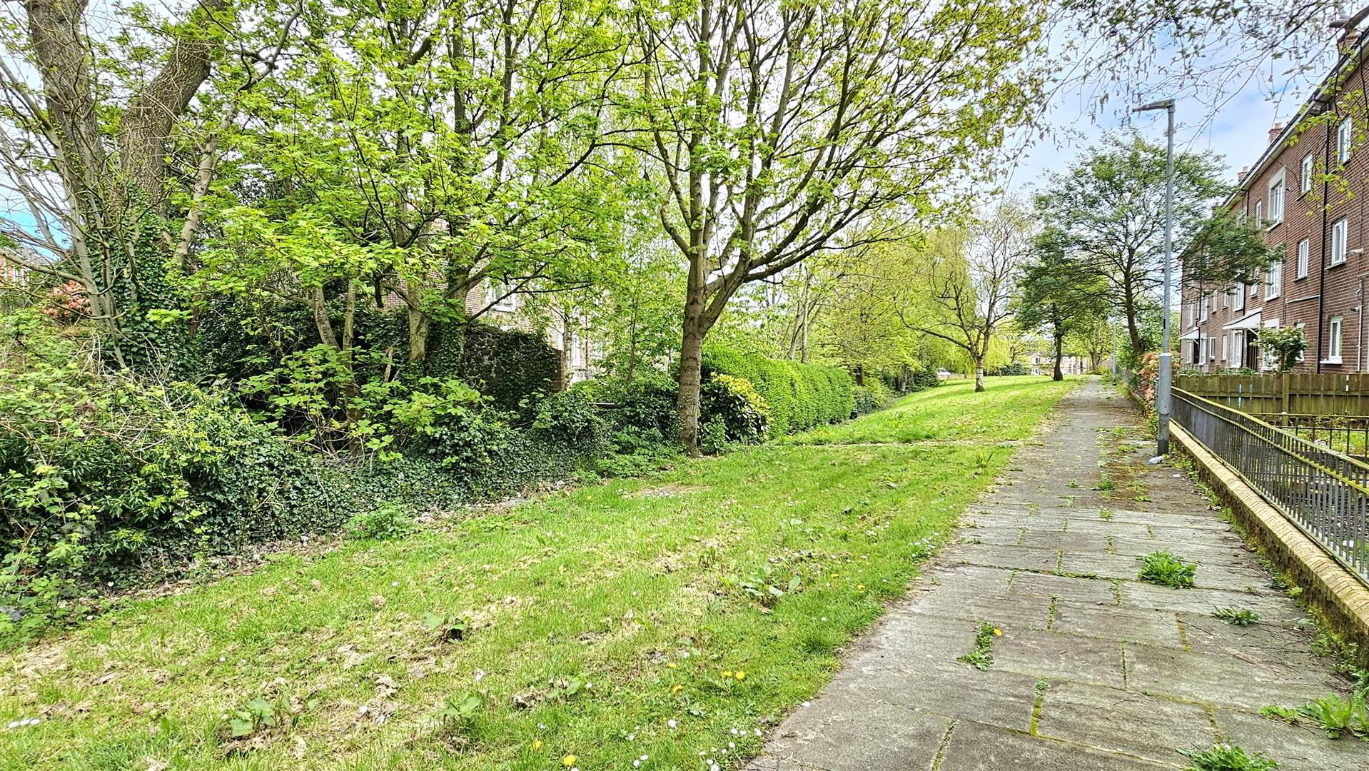 21 Rosebrook Grove 2 of 4