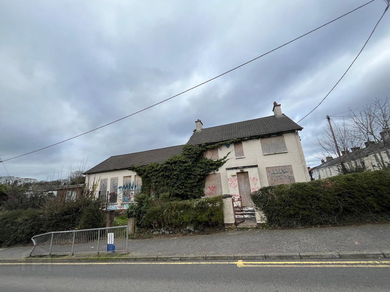 19-21 Upper Dunmurry Lane 2 of 5