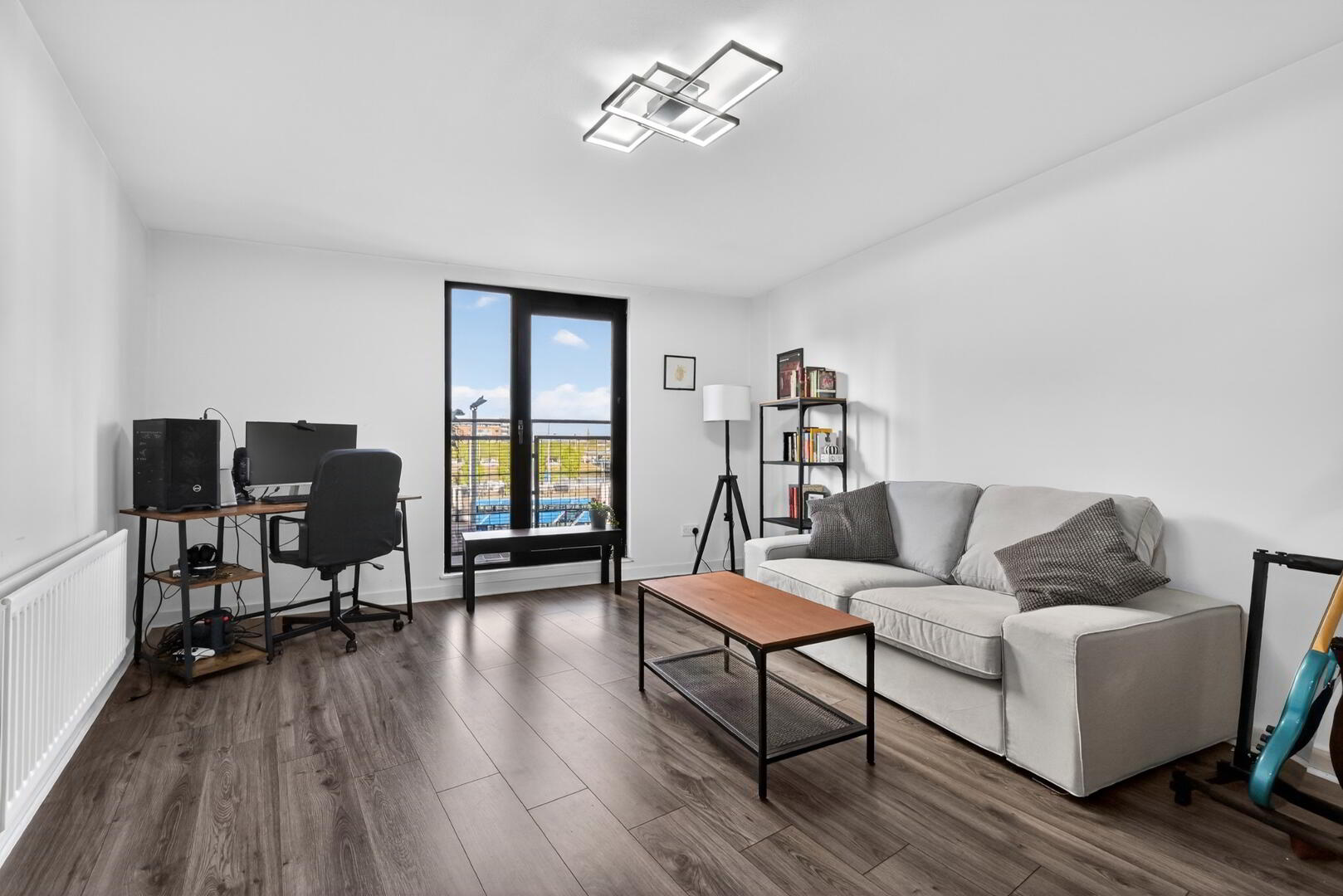 23 Queens Square 3 of 16