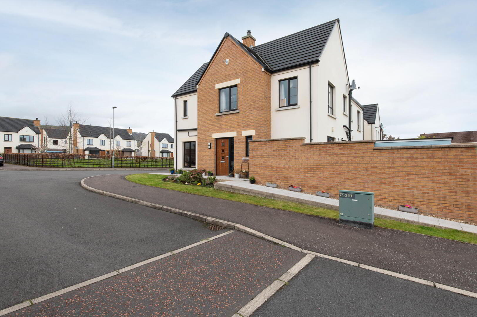 6 Chantry Gardens 2 of 29
