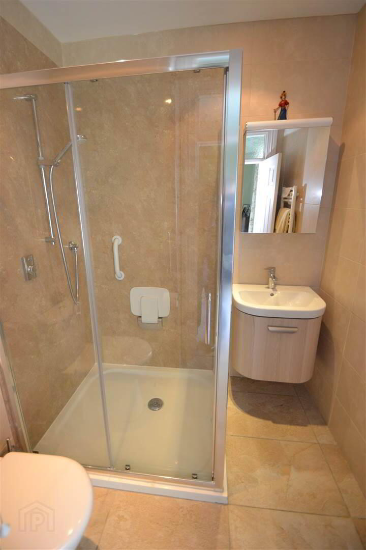 18 Thornhill Malone , Belfast 9 of 10