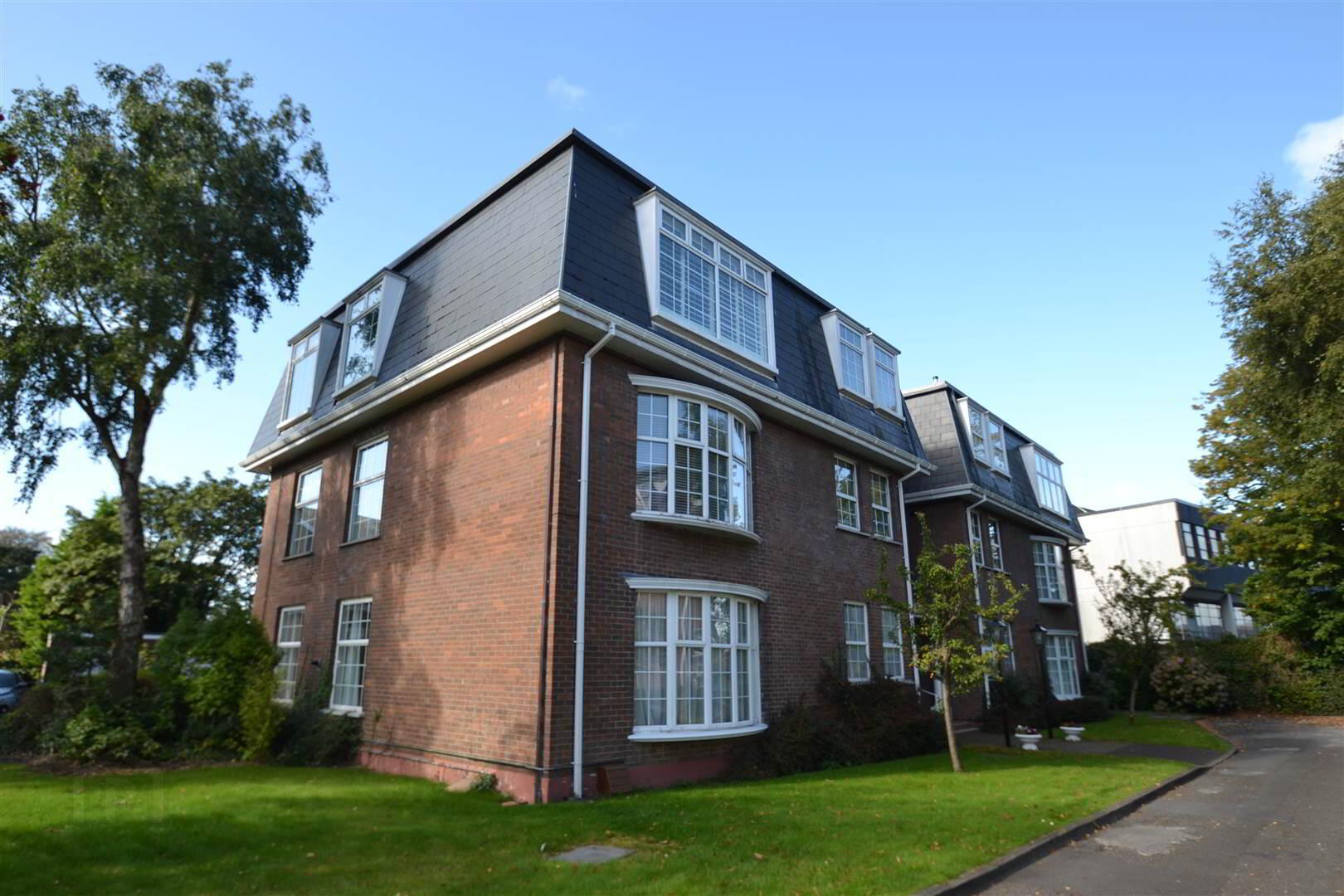 18 Thornhill Malone , Belfast 10 of 10