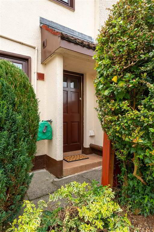 54 Locksley Gardens 3 of 33