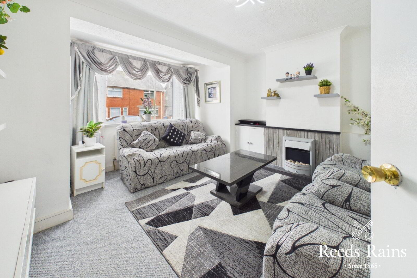 172 Joanmount Gardens 2 of 14