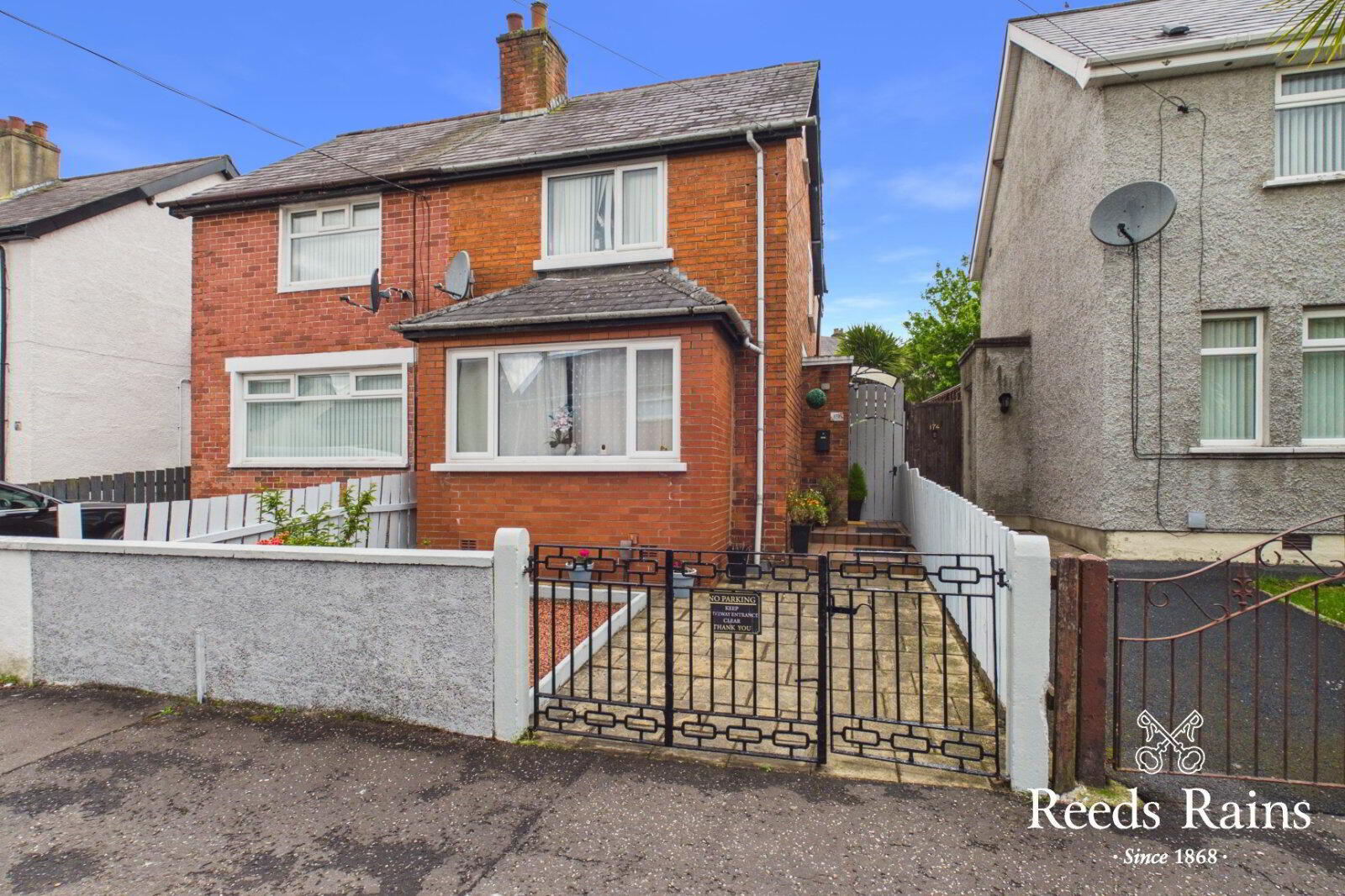 172 Joanmount Gardens 1 of 14