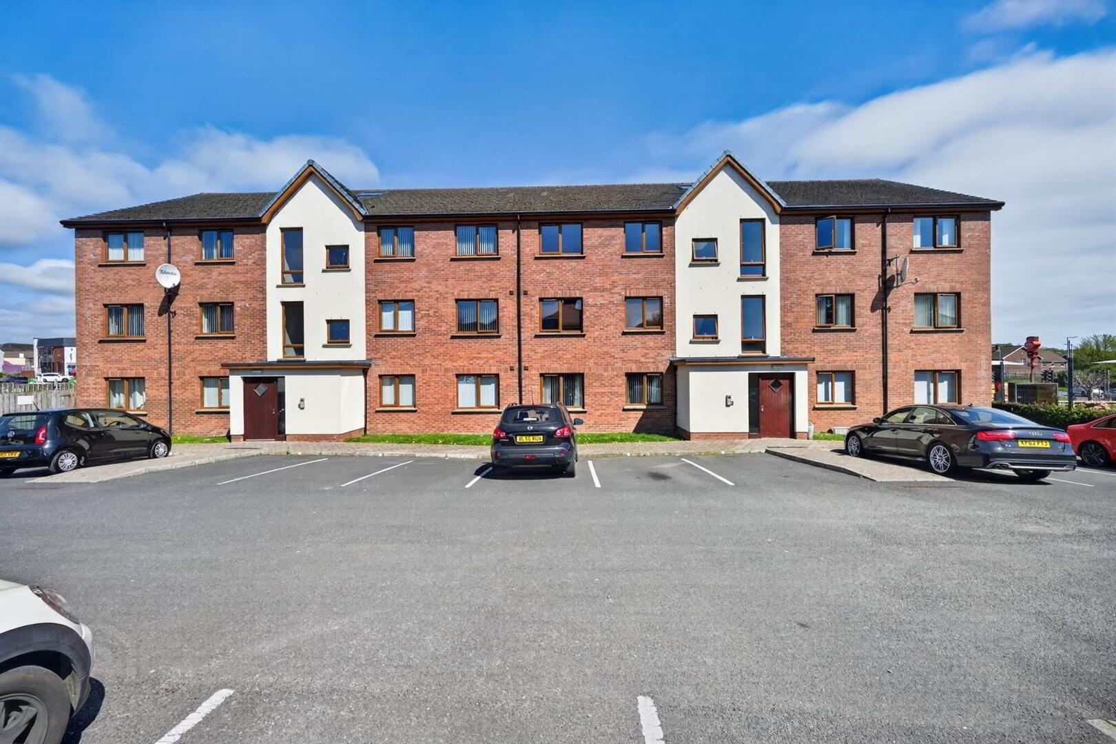 Apt 4, 288 Antrim Road 13 of 14