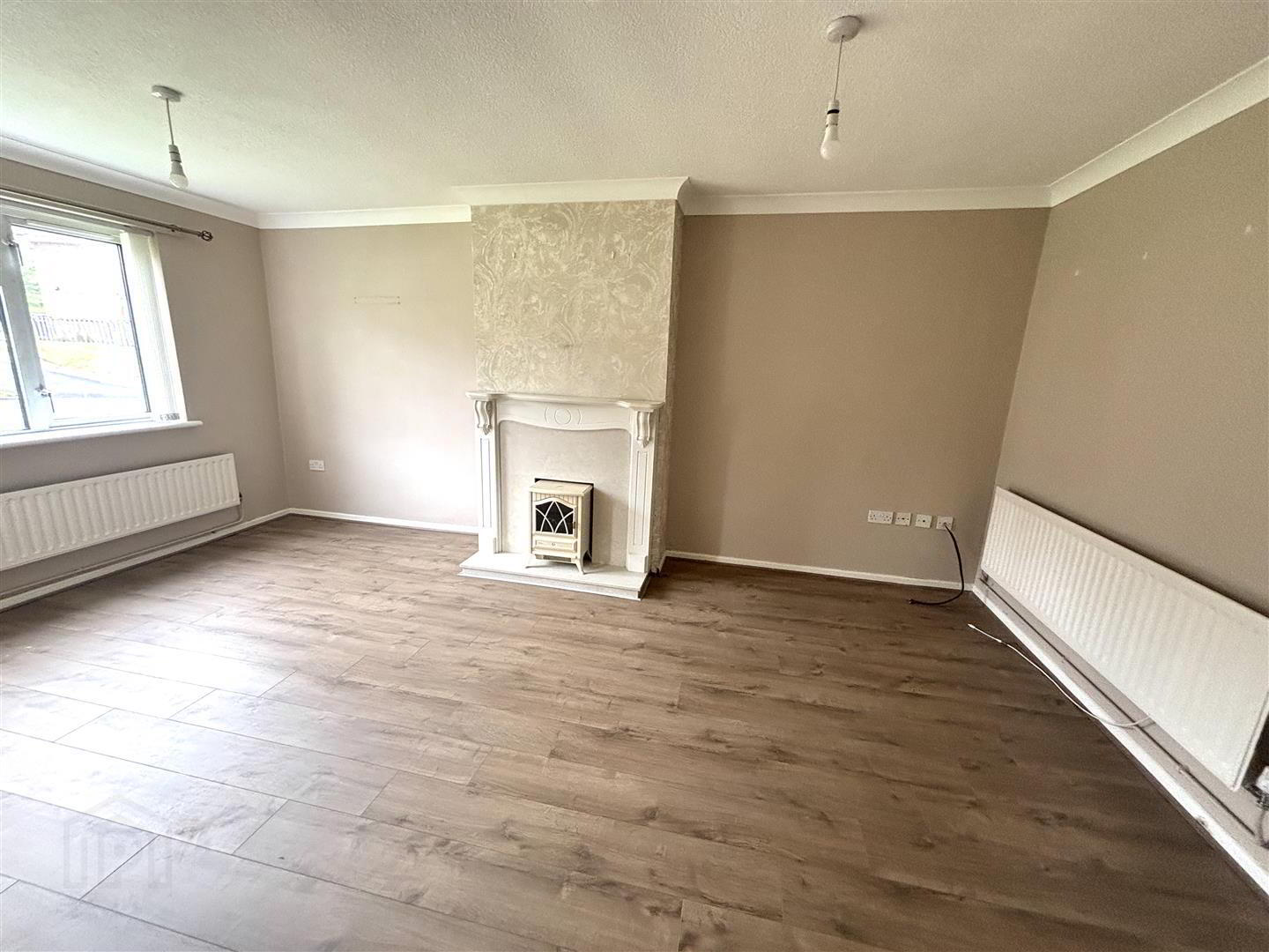 22 Walworth Drive 3 of 12