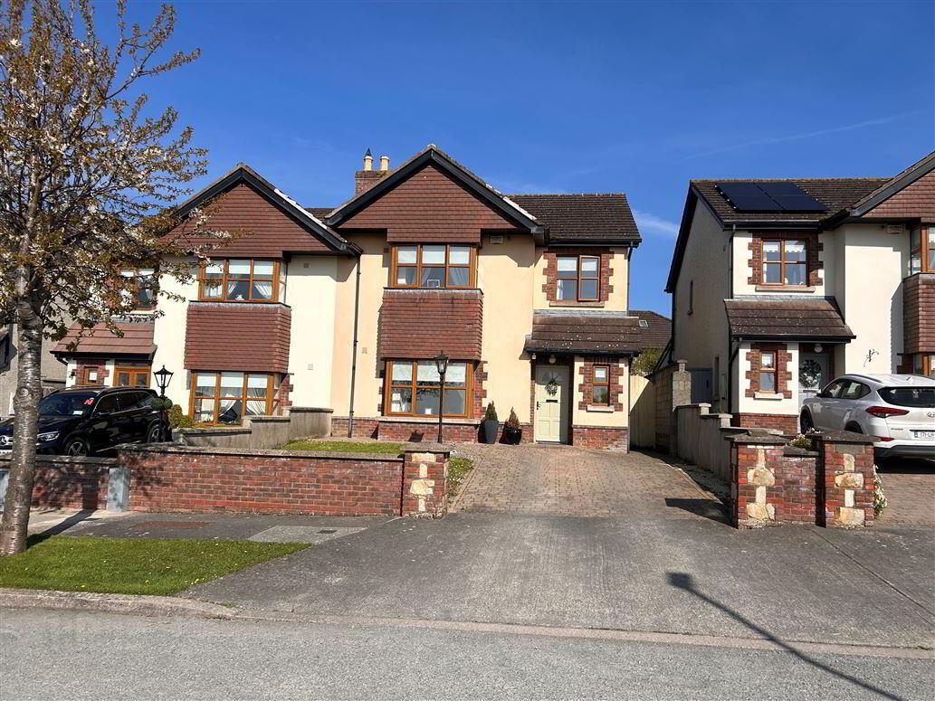 13 Heathergate Court 1 of 18