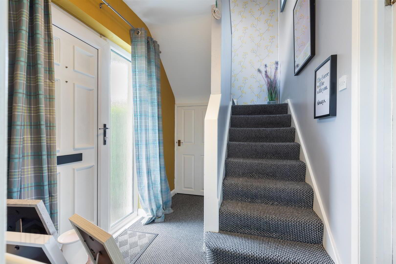 6 Lower Braniel Road 3 of 21