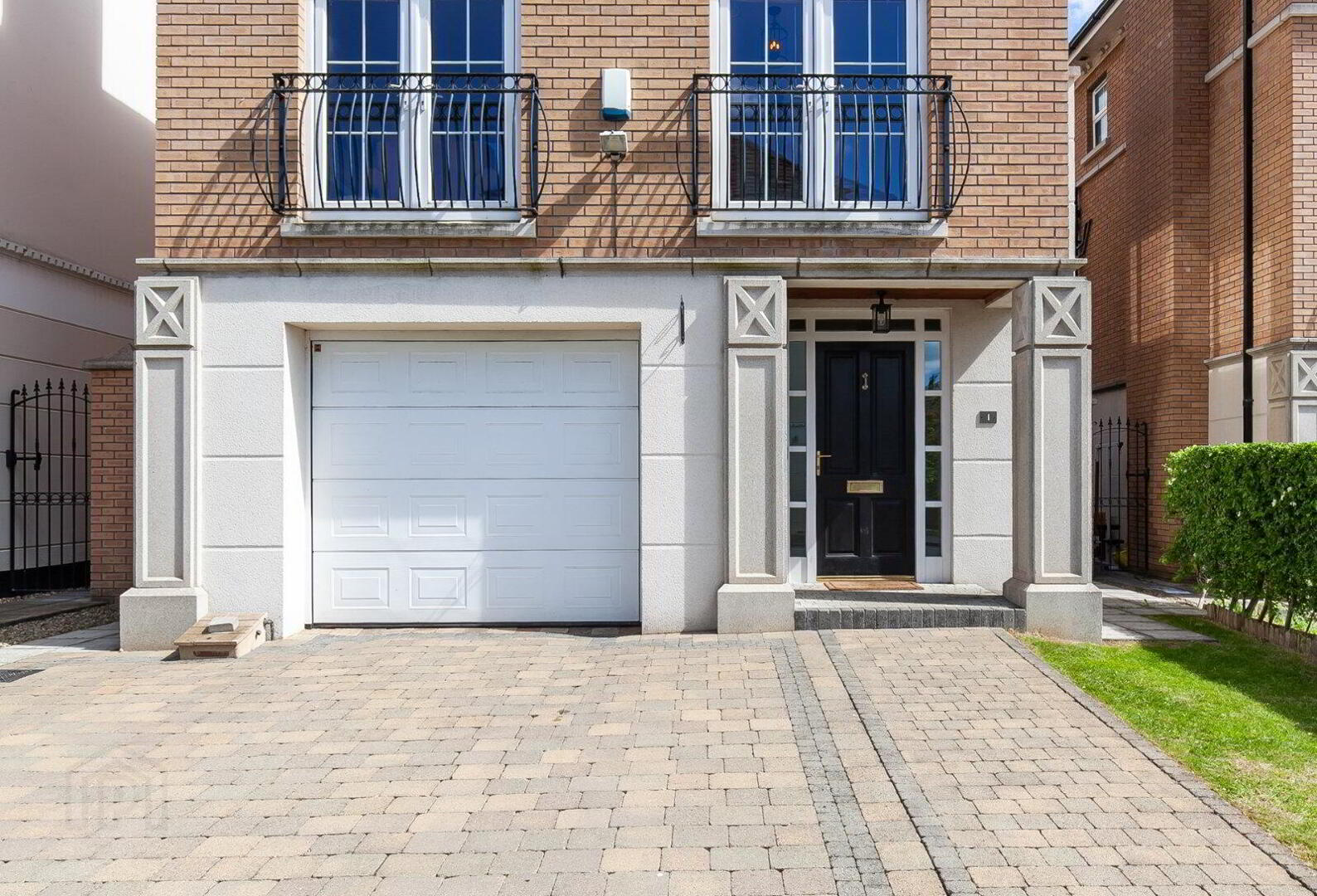 1 Berkeley Hall Mews East 26 of 27
