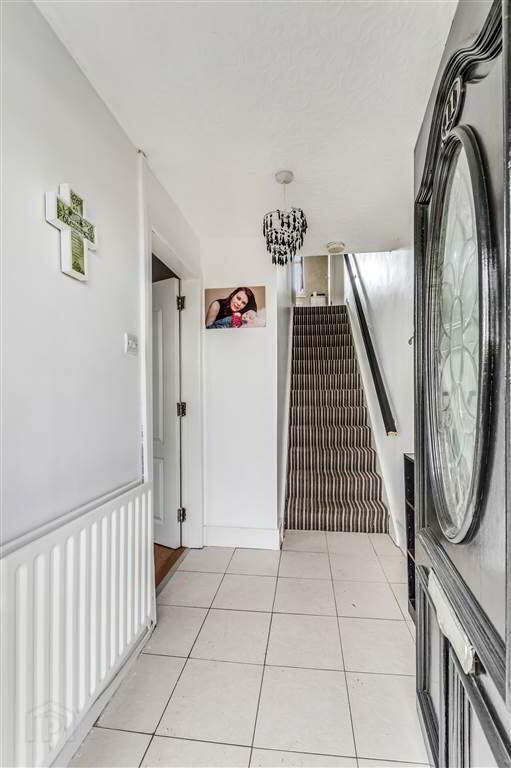 11 Laburnum Way 2 of 25