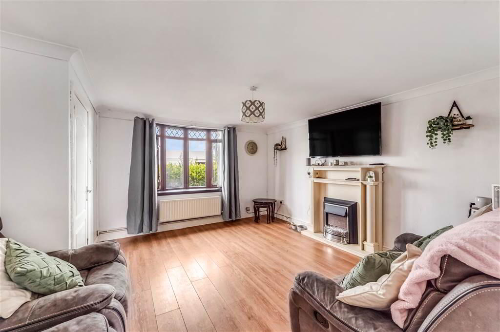 11 Laburnum Way 3 of 25