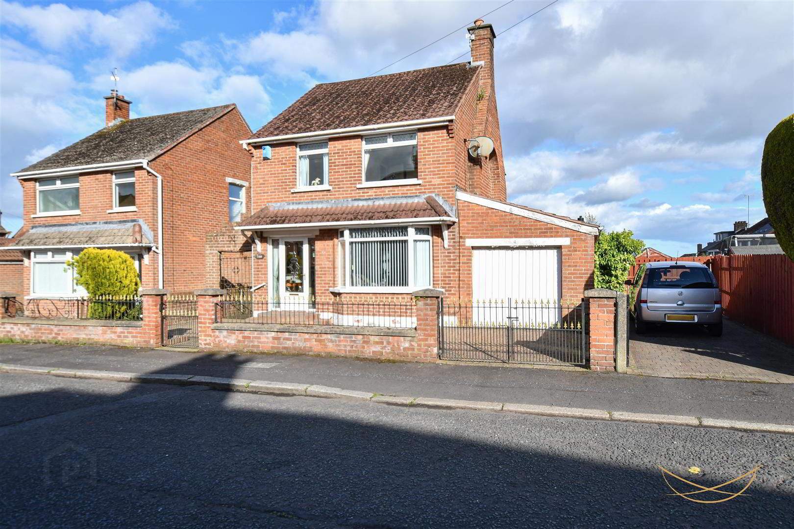 4 Lyndhurst Drive 2 of 34
